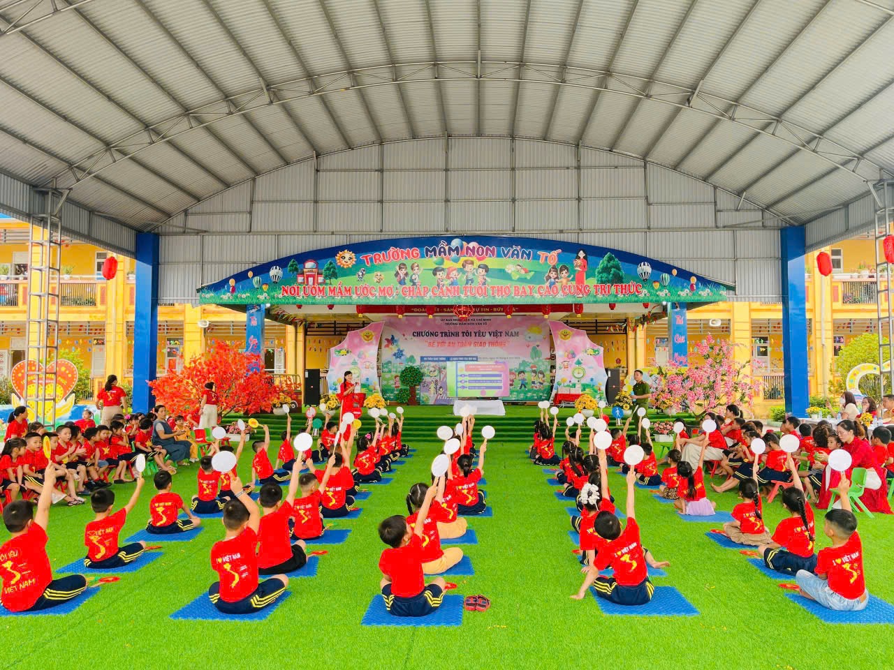 Công an xã Chí Minh phối hợp tổ chức Chương trình ngoại khóa “Tôi yêu Việt Nam - Bé với an toàn giao thông”